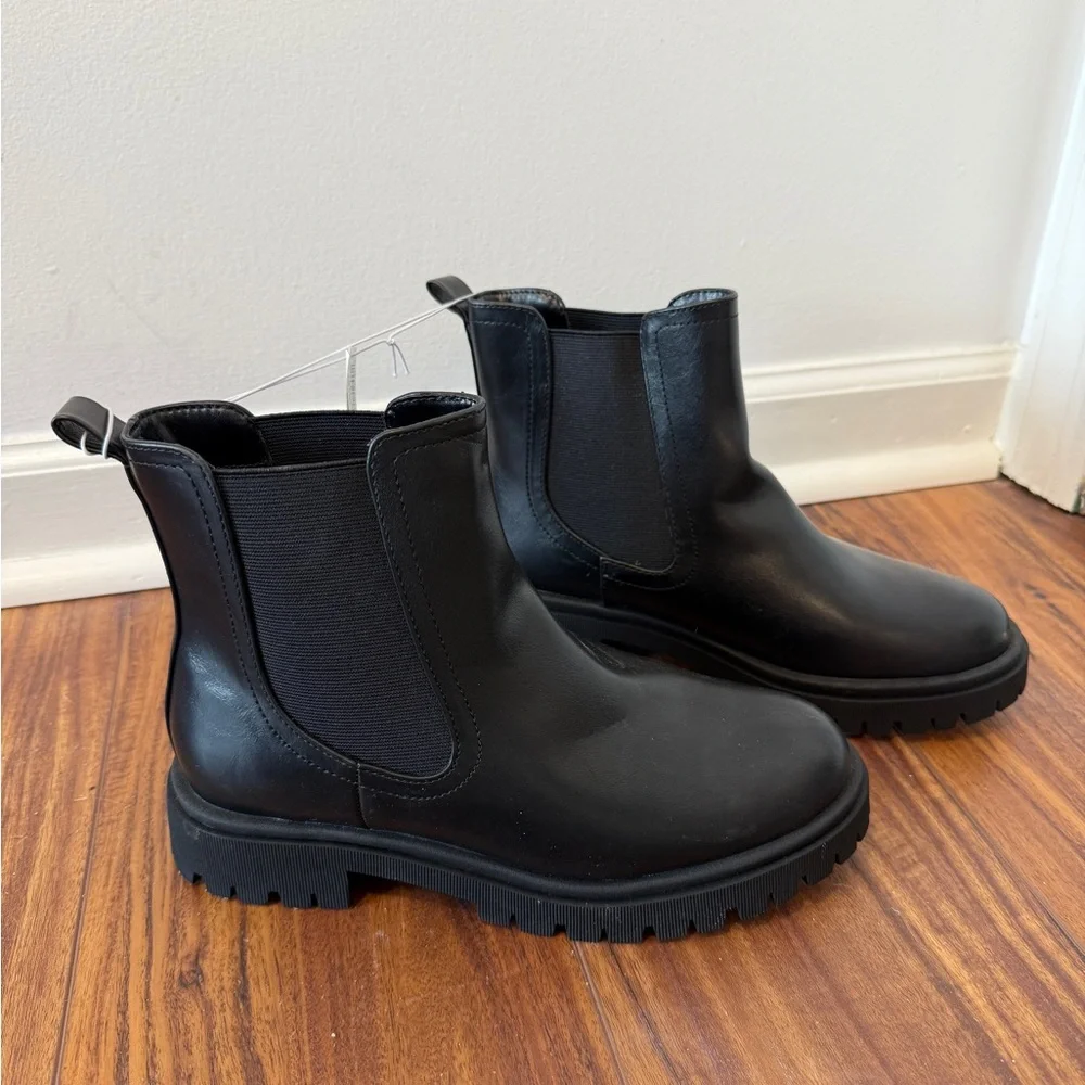 NWT Old Navy black Chelsea boots - Picture 1 of 6